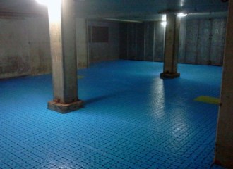 Losetas antideslizantes y autoencajables en bodega de barco pesquero