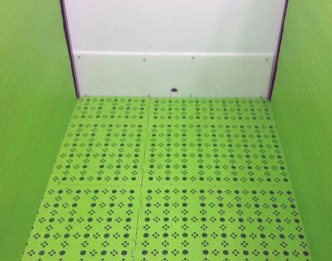 Losetas de plástico verdes en cámara frigorífica