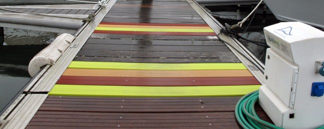 Tablas de plastico en pantalan