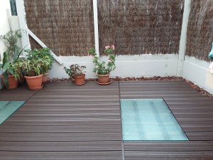 Suelo de terraza cubierto con tabla de plastimadera TEPSA
