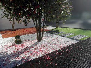 Renovación de jardines con baldosas sintéticas