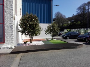 Suelo de exterior sintético en jardin