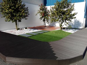 Suelos de plástico en jardín